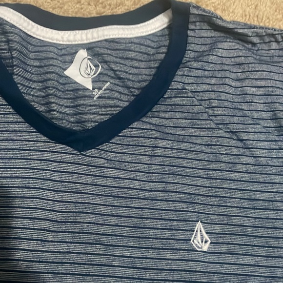 Volcom small shirt - Picture 2 of 2